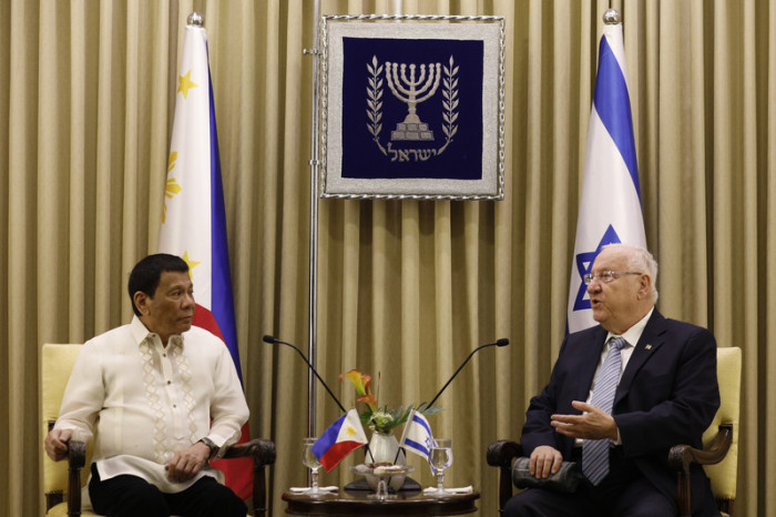 Der israelische Präsident Reuven Rivlin (r.) und der philippinische Präsident Rodrigo Duterte (l.). Foto: epa/Gali Tibbon