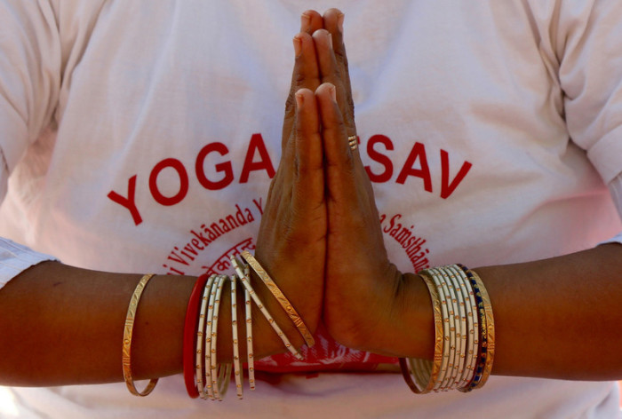 Namaste ist in Indien sowie einigen weiteren asiatischen Ländern eine unter Hindus verbreitete Grußgeste. Foto: epa/Jagadeesh Nv