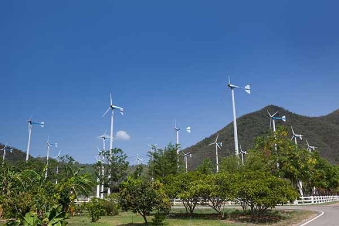 Das Chang Hua Man Royal Project nutzt seinen hügeligen Standort und betreibt eine kleine Windfarm zur Energieerzeugung. Fotos: TAT