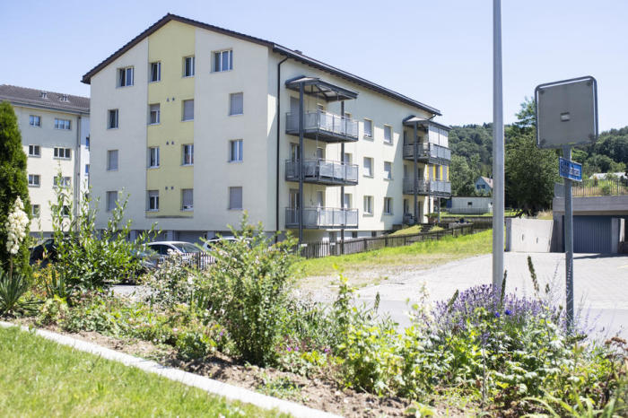 Das Wohnhaus, in dem ein Mann und zwei Kinder tot aufgefunden wurden, in Eschenz, Schweiz. Foto: epa/Ennio Leanza