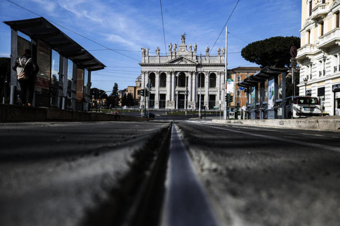 Ansicht des leeren San Giovanni während einer Notblockade wegen der Ausbreitung des Coronavirus in Rom. Foto: epa/Angelo Carconi