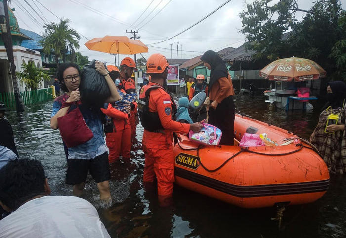 Hochwasser in Süd-Kalimantan, Indonesien. Foto: epa/Basarnas