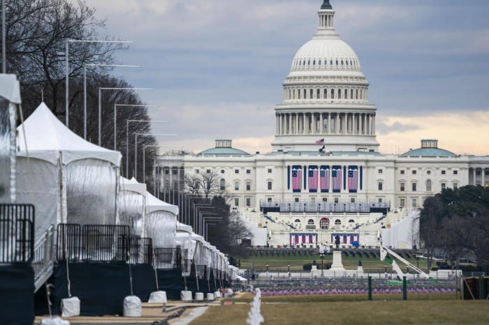 Das US Kapitol ist vor der Amtseinführung des gewählten Präsidenten Joe Biden von der National Mall in Washington aus zu sehen. Foto: epa/Jim Lo Scalzo
