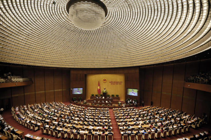 Delegierte nehmen an der Eröffnung der achten Sitzung der 14. Legislaturperiode der Nationalversammlung in Hanoi teil. Foto: epa/Luong Thai Linh