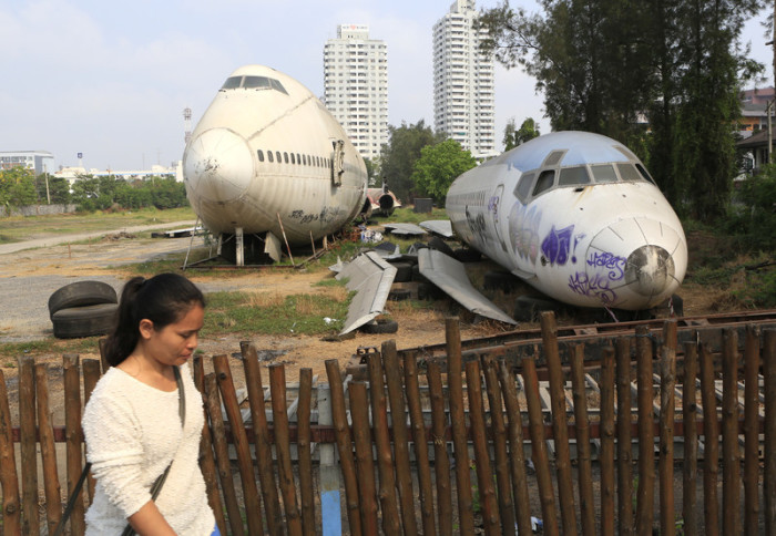 Diese beiden Flugzeuge gehörten angeblich auch einmal zur Flotte der THAI. Heute werden diese nicht einmal mehr als Biergarten eingesetzt.