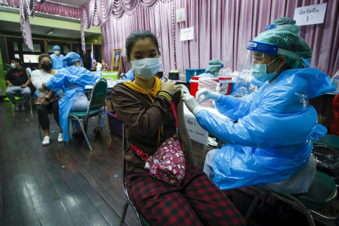 Covid-19-Impfung in Bangkok. Foto: epa/Diego Azubel