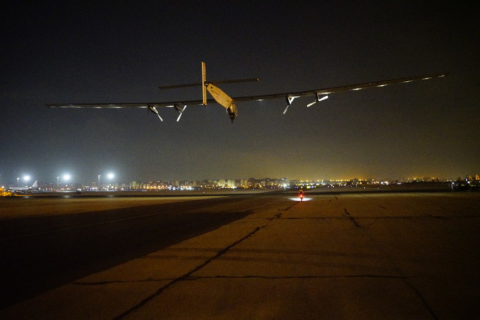  Die Solar Impulse 2 startet zu ihrer letzten Etappe. Foto: epa/Jean Revillard/rezo/solar Impuls
