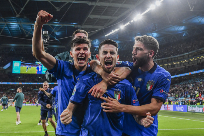EM, Italien - Spanien, Finalrunde, Halbfinale im Wembley Stadion. Italienische Spieler feiern nach dem Sieg. Foto: Justin Tallis/dpa
