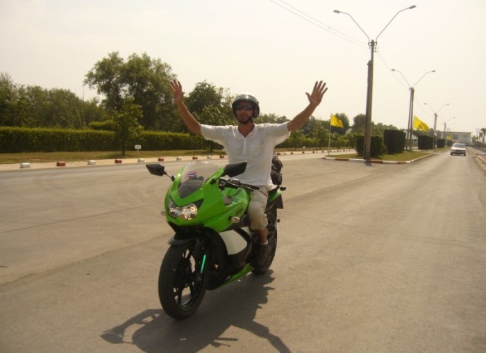On the Road again: Mit dem Motorrad Thailand erkunden ist für Thomas Held (45) Freiheit pur. 