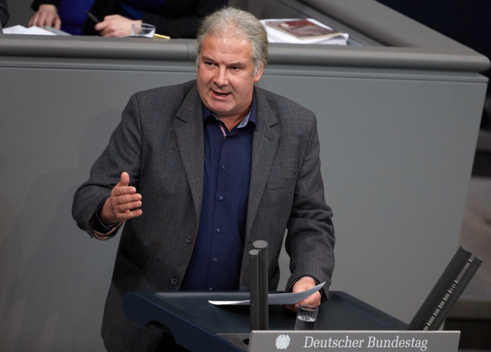 Andrej Hunko von der Partei Die Linke hält eine Rede während einer Sitzung des Deutschen Bundestages in Berlin. Foto: epa/Hayoung Jeon