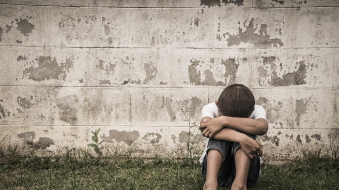 Parallel zur Armut stieg in Thailand in den letzten Monaten die Zahl der Fälle von Kindesmissbrauch. Foto: obeyleesin/Adobe