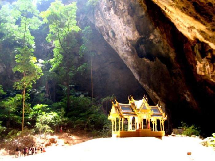 Die Phraya-Nakhon-Höhle im Nationalpark Khao Sam Roi Yot. Foto: TAT Prachuap Khiri Khan
