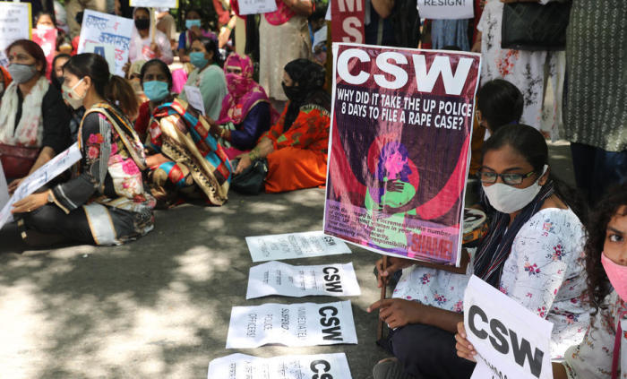 Protest gegen eine angebliche Gruppenvergewaltigung eines 19-jährigen Dalit-Mädchens in Neu-Delhi. Foto: epa/Harish Tyagi