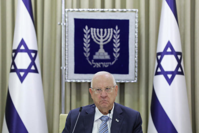 Der israelische Präsident Rivlin berät mit Parteienvertretern über die nächste Regierungskoalition. Foto: epa/Abir Sultan