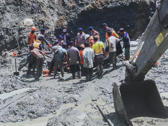 Eingestürzte illegale Goldmine in Zentralsulawesi. Foto: epa/Basarnas/ho Handout