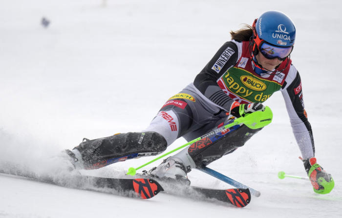 Petra Vlhova aus der Slowakei räumt ein Tor während des ersten Laufs des Slalomrennens der Damen beim FIS Alpinen Skiweltcup in Jasna, Slowakei, ab.Foto: epa/Str