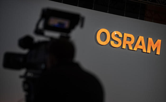 Das Firmenlogo des deutschen Lichtherstellers Osram ist vor der Hauptversammlung des Unternehmens in München zu sehen. Foto: epa/Lukas Barth-tuttas