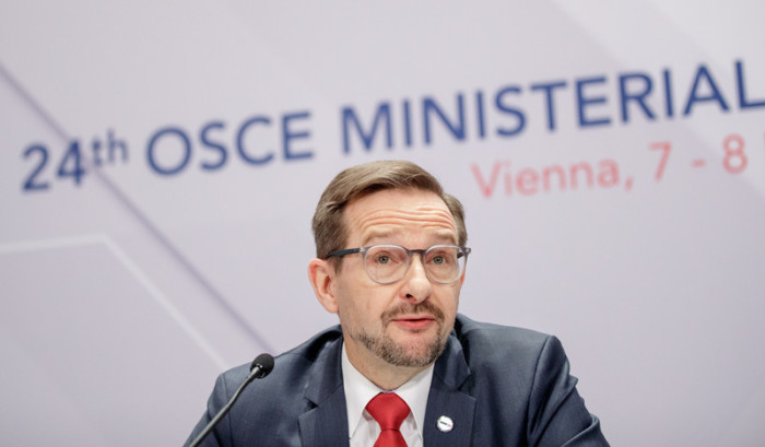 Thomas Greminger, Generalsekretär der OSZE, spricht während einer Pressekonferenz. Foto: epa/Lisi Niesner