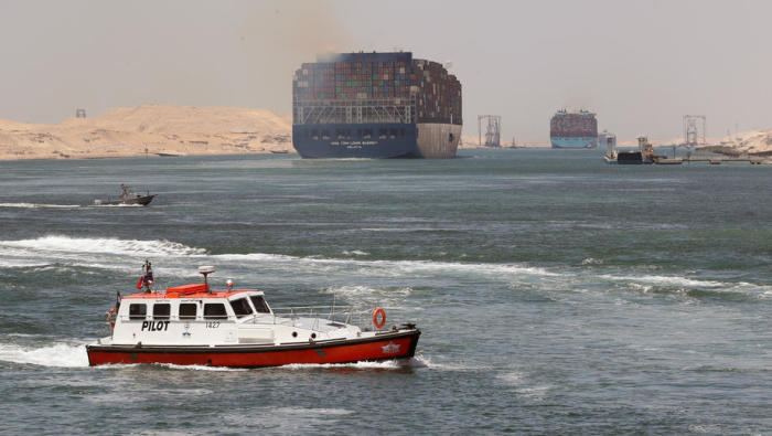 Ever Given Containerschiff verlässt den Suez-Kanal. Foto: epa/Khaled Elfiqi