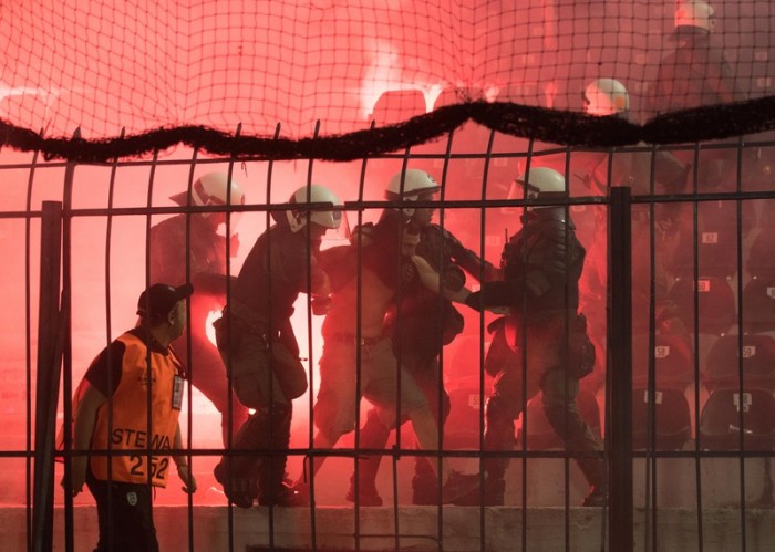 Zunehmende Gewalt in Griechenlands Fußballstadien. Foto: epa/Bernd Thissen