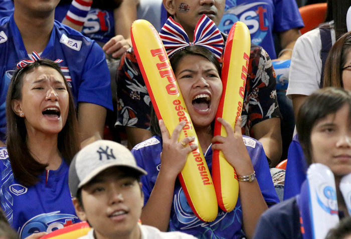 Die thailändischen Fans jubeln ihre Mannschaft an. Foto: The Nation