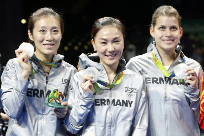  Han Ying, Xiaona Shan und Petrissa Solja holten Silber für Deutschland. Foto: epa/Jeon Heon-kyun