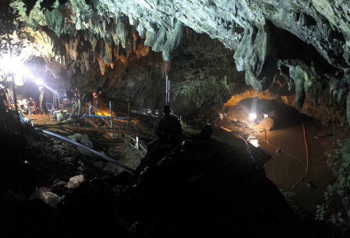 Rettungskräfte bei der Bergungsaktion in der Tham-Luang-Höhle am 1. Juli 2018. Foto: epa/Pongmanat Tasiri