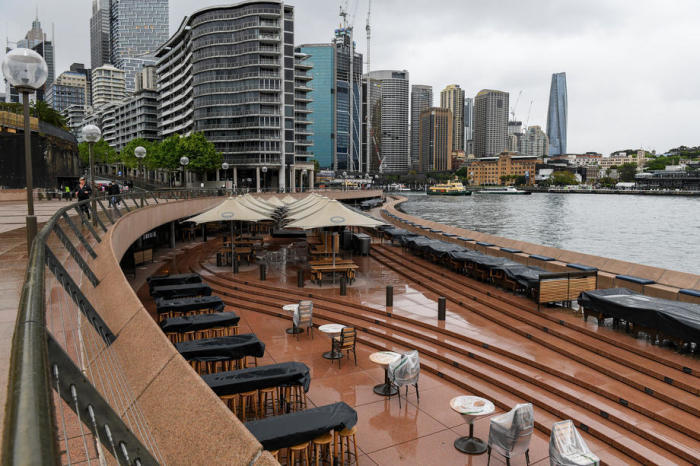 Eine Ansicht der geschlossenen Restaurants und Bars am Circular Quay, obwohl die Essensbeschränkungen nach 108 Tagen Abriegelung in Sydney aufgehoben wurden. Foto: epa/Bianca De Marchi