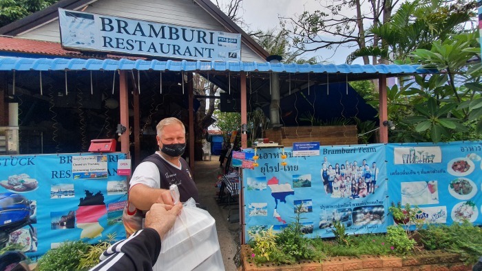 Alle beliebten Gerichte aus der Speisekarte, alle Tagesgerichte und sogar Frühstück sind im Bramburi Restaurant in Naklua zur Abholung erhältlich. Foto: Jahner