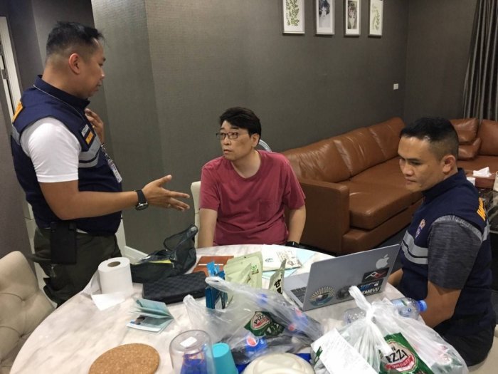 Ein in seiner Heimat polizeilich gesuchter Koreaner wurde in einem Bangkoker Condominium festgenommen. Foto: The Nation