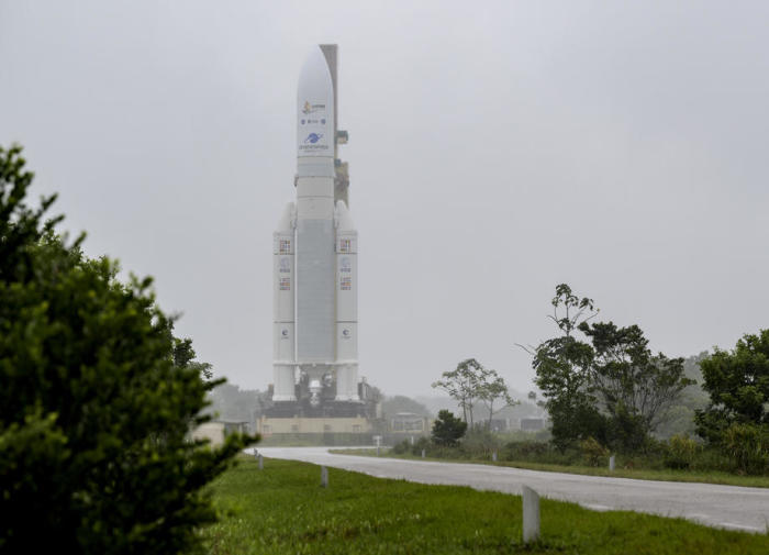 Die NASA zeigt die Ariane-5-Rakete von Arianespace mit dem James-Webb-Weltraumteleskop der NASA an Bord. Foto: epa/Nasa/bill Ingalls Handout