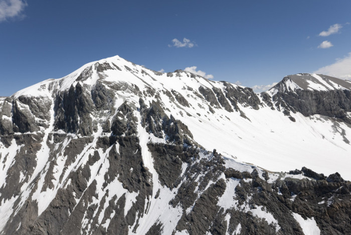 Blick auf die schneebedeckten Alpen. Foto: epa/Arno Balzarini