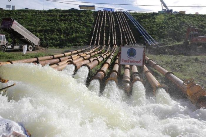 Mehrere Staudämme im Land haben ihre Kapazitätsgrenze erreicht. Foto: National News Bureau Of Thailand 