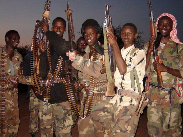 Eine seltene Archivaufnahme aus dem Jahr 2006 zeigt bewaffnete Kämpfer des Islamischen Staates in Somalia. Foto: epa/Abukar Albadri