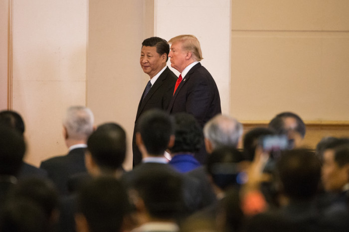 US-Präsident Donald J. Trump (r.) und der chinesische Präsident Xi Jinping (l.). Foto: epa/Roman Pilipey