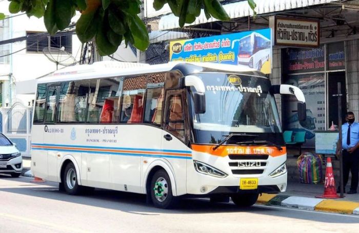 Vier Minibuslinien verkehren zwischen Hua Hin und Bangkok. Foto: Tourism Authority of Thailand Prachuap Khiri Khan