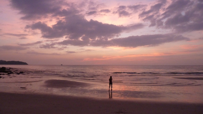 Oft nutze ich den Sonnenuntergang am Strand, um Erlebtes in über zwei Jahrzehnten Thailand Revue passieren zu lassen. Foto: Bj