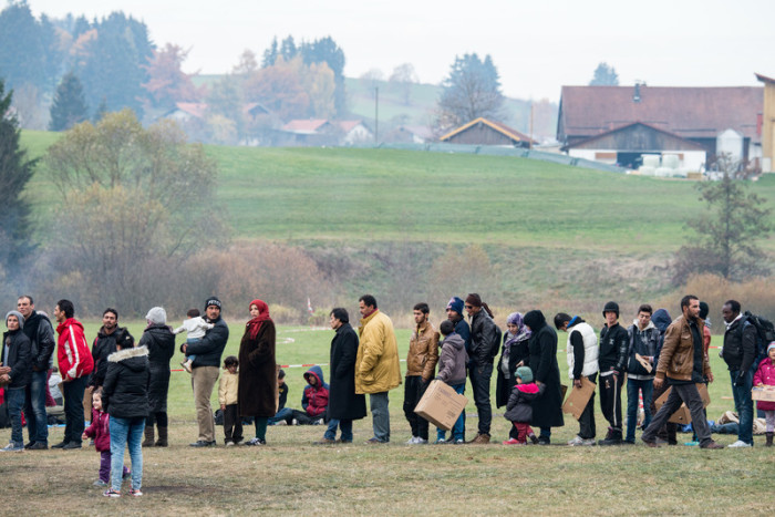 Flüchtlinge an der österreichisch-deutschen Grenze im Jahr 2015. Foto: epa/Armin Weigel
