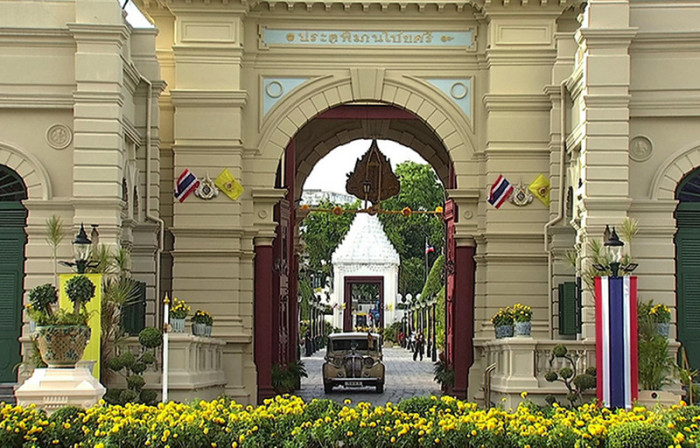 Eine Aufnahme vom Großen Palast in Bangkok, der für die Krönung Seiner Majestät komplett abgesperrt wurde. Foto: epa/efe/Committee On Public Relations