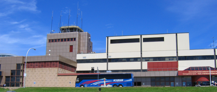 Eingangshalle und Tower des Flughafens Halifax/ Stanfield. Foto: Wikimedia