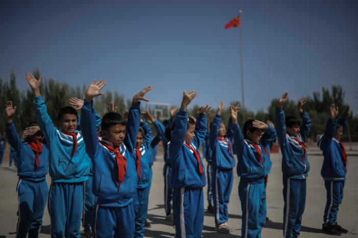 Schulkinder besuchen den Sportunterricht in einer Grundschule in der westchinesischen Region Xinjiang Uyghur. Foto: epa/Wu Hong
