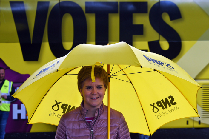 Nicola Sturgeon, Erste Ministerin von Schottland und Vorsitzende der Schottischen Nationalpartei (SNP), macht Wahlkampf für die schottischen Parlamentswahlen. Die SNP hofft bei der Wahl zum Regionalparlament in Schottland a... Foto: Andy Buchanan