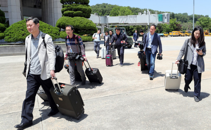 Mehreren südkoreanischen Journalisten wird der Zugang zum umstrittenen Atomtestgelände Punggye-ri gewährt. Foto: EPA-EFE/Korea