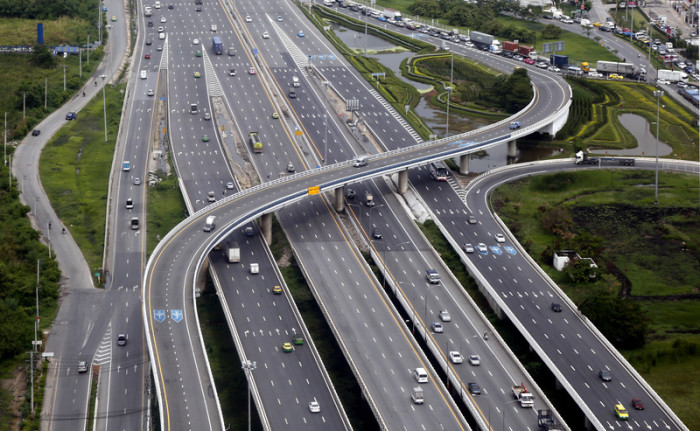 Rechtsschleichern auf Autobahnen soll schon bald ein Bußgeld drohen. Foto: epa/Barbara Walton