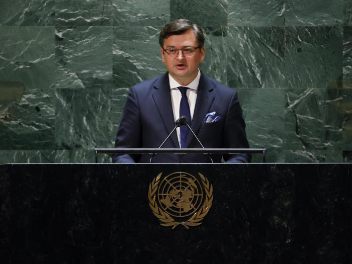 Der Minister für Auswärtige Angelegenheiten der Ukraine, Dmytro Kuleba, spricht in der Generalversammlung der Vereinten Nationen. Foto: epa/Jason Szenes