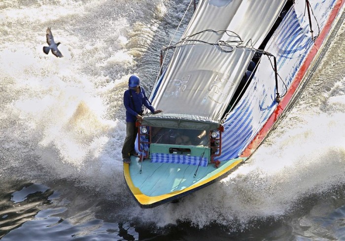 Mit neuen Bootslinien auf den Khlongs sollen mehr Menschen vom Auto aufs Boot umsteigen. Foto: epa/Vinai Dithajohn