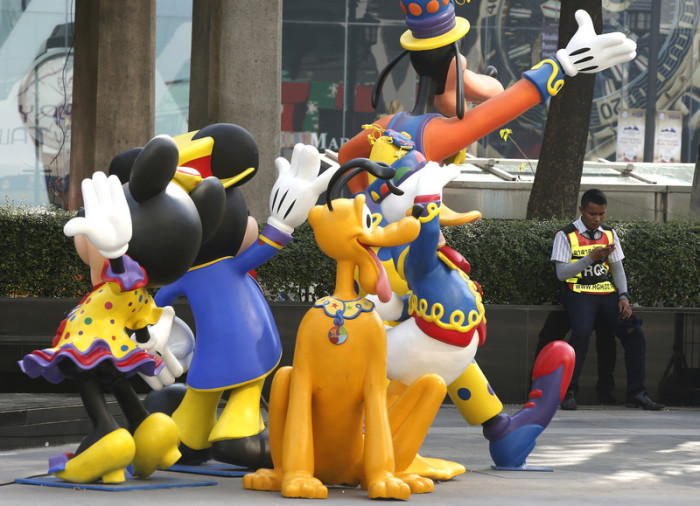 Mit dabei sind alle Disney-Charaktere. Foto: epa/Narong Sangnak