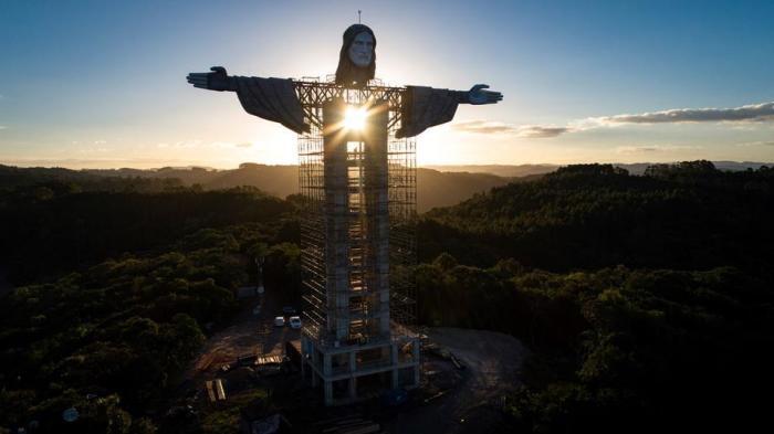Im Süden Brasiliens wächst ein 43 Meter hoher Christus. Foto: epa/Daniel Marenco