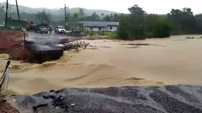 Sturzfluten haben die Infrastruktur im Süden stark beschädigt. Foto: The Nation