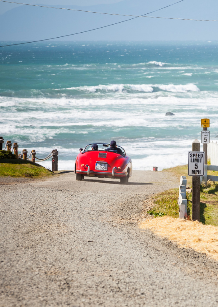 Glänzende Aussichten: Der Porsche 356 gehört auch als Cabrio zu den begehrtesten Oldtimern und gewinnt laut Experten immer noch an Wert. Foto: epa/Nate Napierala